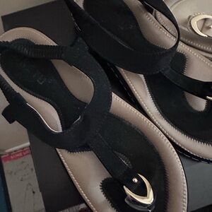 Cute summer sandals 2 pair